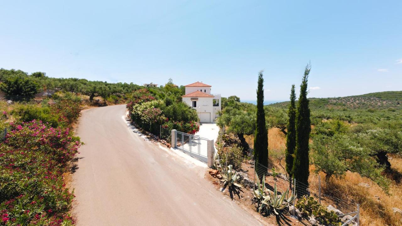 Appartement In Olive Groove House Peloponnesos Western Mani Kalianeika Exterior photo